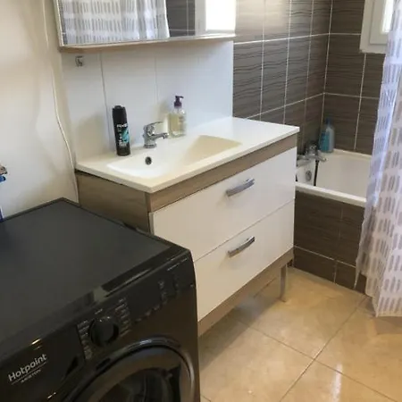 3 Dans Villa, Entree Autonome Et Independante *